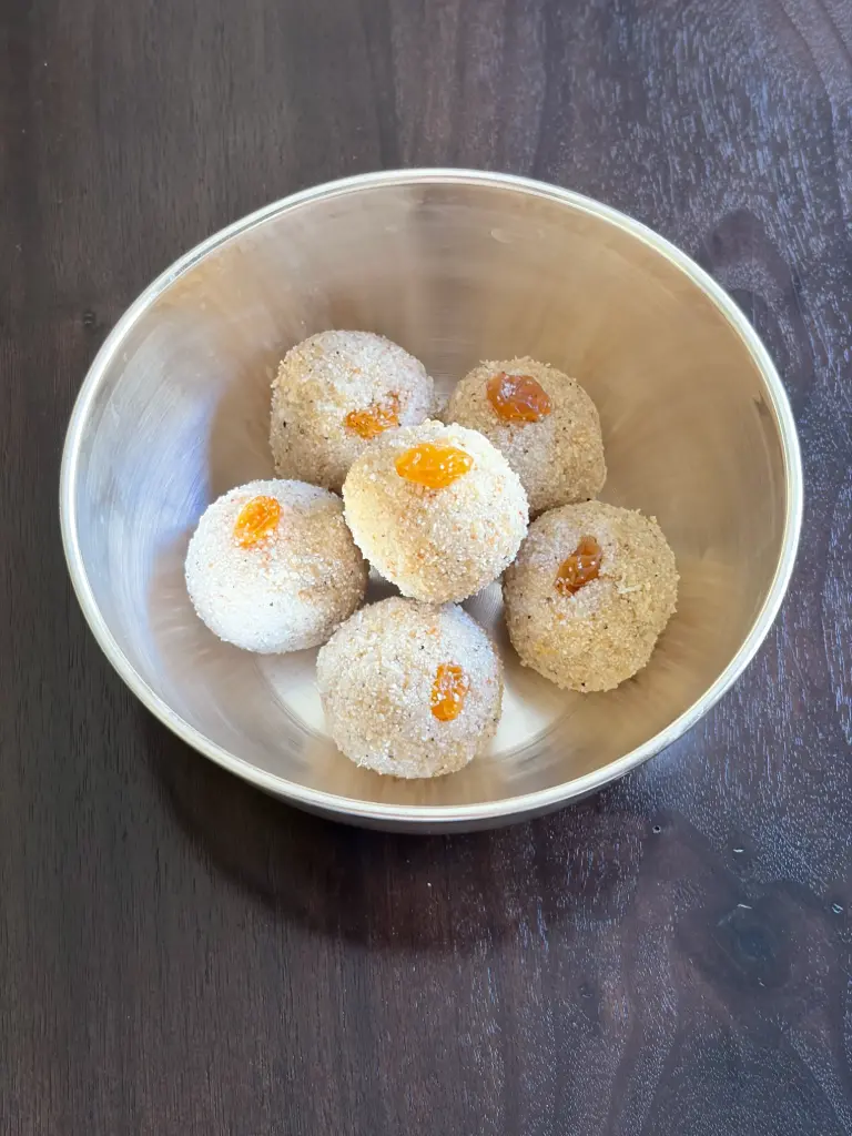 Rava Ladoo